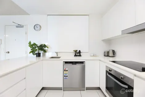 Property photo of 19/100 The Esplanade Burleigh Heads QLD 4220