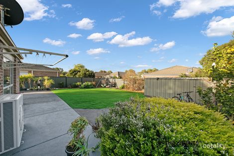 Property photo of 2/8 Bridlepath Drive Truganina VIC 3029