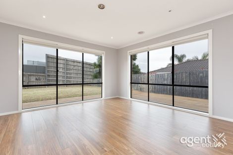 Property photo of 8 Ivory Drive Pakenham VIC 3810