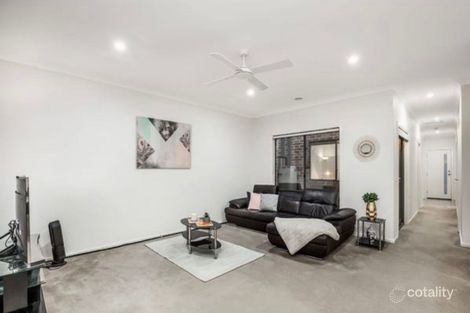 Property photo of 10 Kavanagh Lane Clyde North VIC 3978