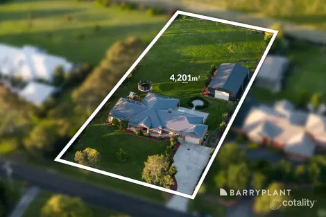 37 Fairway Dr, Drouin, VIC 3818