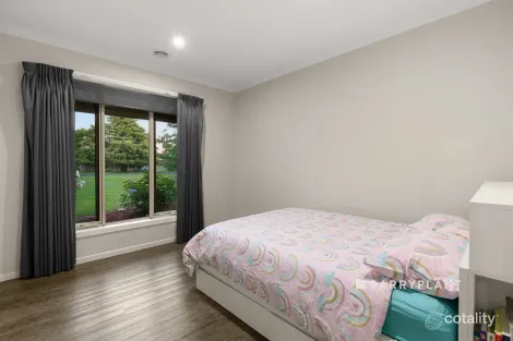 Property photo of 37 Fairway Drive Drouin VIC 3818