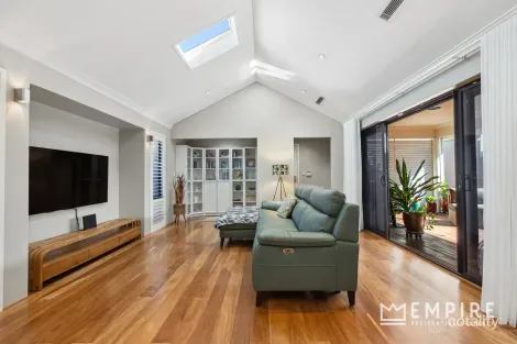 Property photo of 20 Leschenault Boulevard Lake Coogee WA 6166