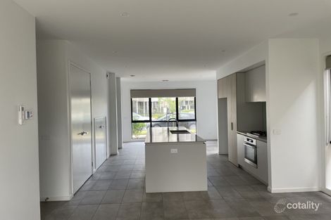 Property photo of 31 Oakden Crescent St Albans VIC 3021