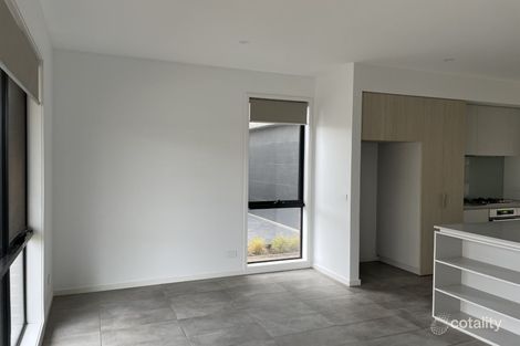 Property photo of 31 Oakden Crescent St Albans VIC 3021