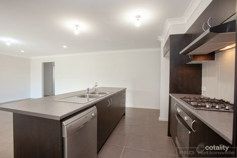 Property photo of 42 Sandpiper Circuit Aberglasslyn NSW 2320