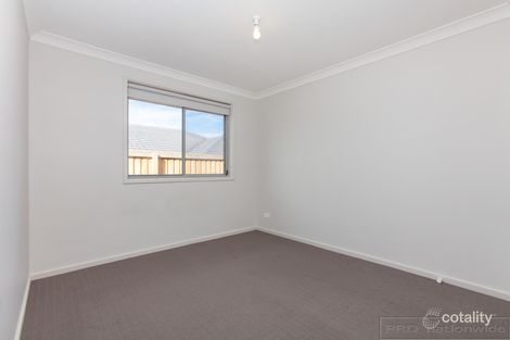 Property photo of 42 Sandpiper Circuit Aberglasslyn NSW 2320