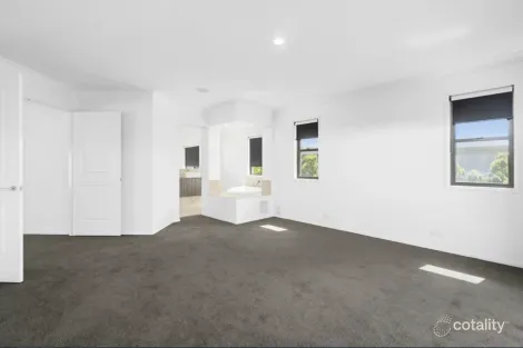 Property photo of 8 Cabriolet Court Upper Coomera QLD 4209