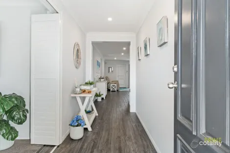 Property photo of 6 Lucinda Way Eli Waters QLD 4655