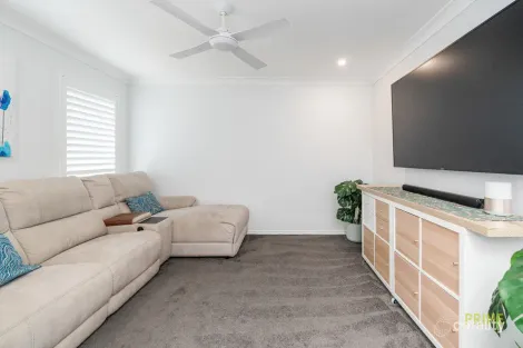 Property photo of 6 Lucinda Way Eli Waters QLD 4655
