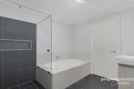 Property photo of 101 Ridgetop Drive Glenmore Park NSW 2745