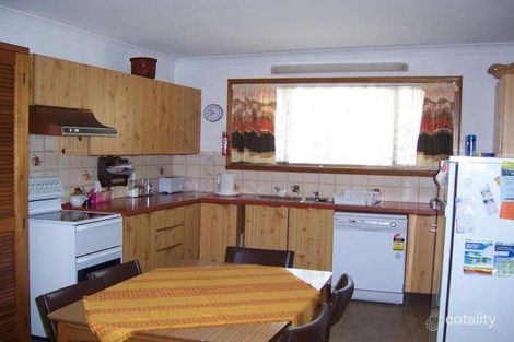 Property photo of 22 Murrumbong Road Summerland Point NSW 2259