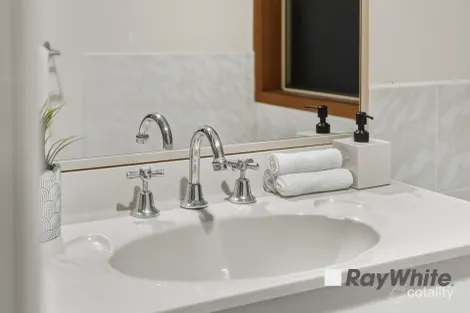 Property photo of 64 Jacksons Road Narre Warren VIC 3805