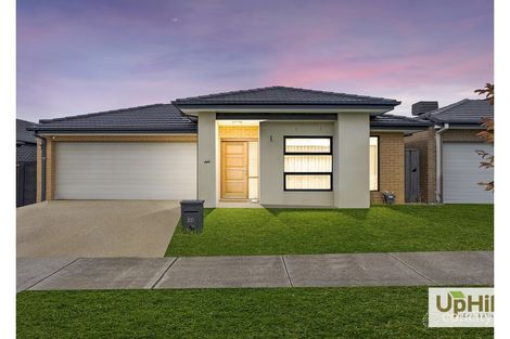 20 Elkedra Way, Cranbourne North, VIC 3977