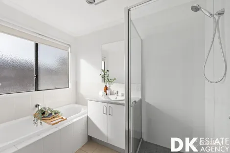 Property photo of 33 Barnstormer Boulevard Point Cook VIC 3030