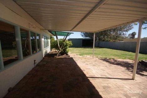 Property photo of 39 Knowle Way Warnbro WA 6169