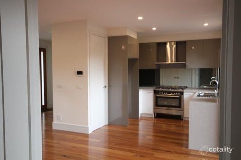 Property photo of 2/14 Ian Grove Mount Waverley VIC 3149