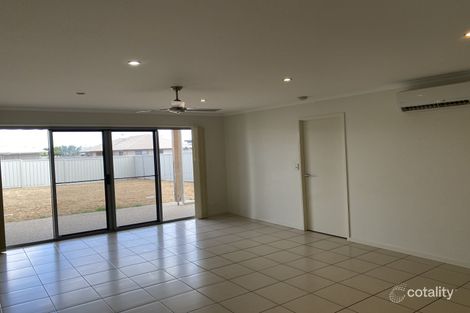 Property photo of 2/6 Newman Drive Emerald QLD 4720
