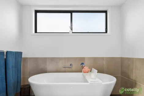 Property photo of 15 Haven Court Samsonvale QLD 4520