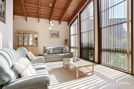 Property photo of 12 Dalwood Place Avondale Heights VIC 3034