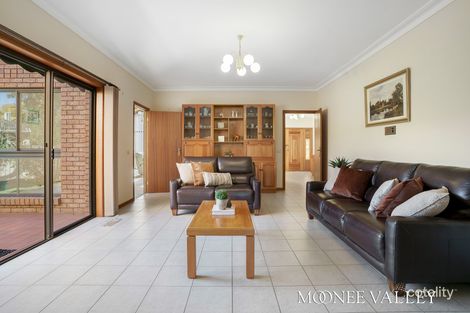 Property photo of 12 Dalwood Place Avondale Heights VIC 3034