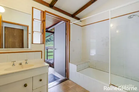 Property photo of 42 Kingfisher Lane Whyanbeel QLD 4873