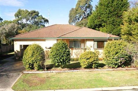 16 Mountain View Ave, Woodend, VIC 3442