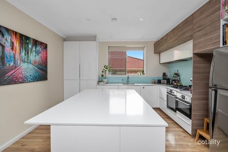 Property photo of 27 Golden Elm Court Kilmore VIC 3764