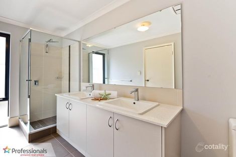 Property photo of 26 Wintergreen Crescent Treeby WA 6164