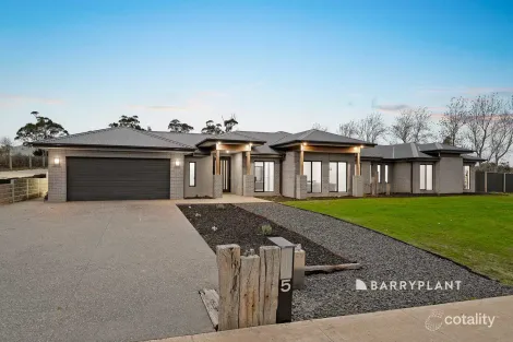 Property photo of 5 Blacksmith Court Drouin VIC 3818