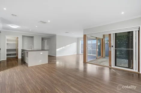 Property photo of 2 Snowsill Circuit Point Cook VIC 3030