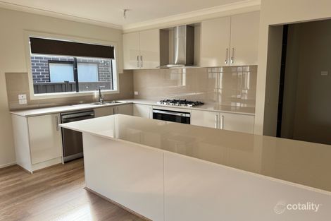 Property photo of 28 McKenzie Drive Clyde North VIC 3978