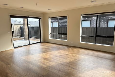 Property photo of 28 McKenzie Drive Clyde North VIC 3978