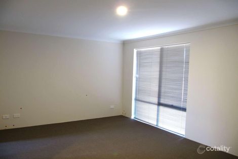 Property photo of 14 Rochdale Circle Meadow Springs WA 6210