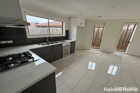 Property photo of 2/8 Coventry Place Melton South VIC 3338