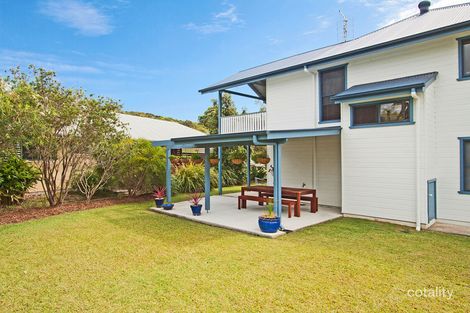 Property photo of 30 Muskheart Circuit Pottsville NSW 2489