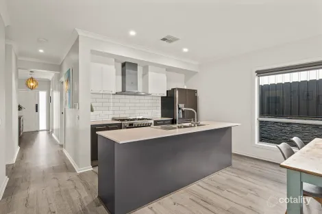 Property photo of 13 Emperor Way Onkaparinga Heights SA 5163