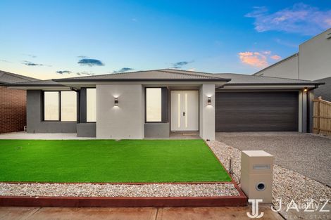 Property photo of 10 Clay Crescent Rockbank VIC 3335