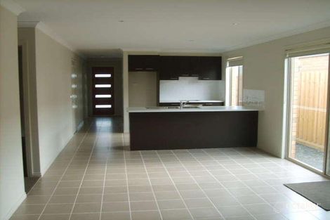Property photo of 17 Pepperbush Circuit Cranbourne VIC 3977