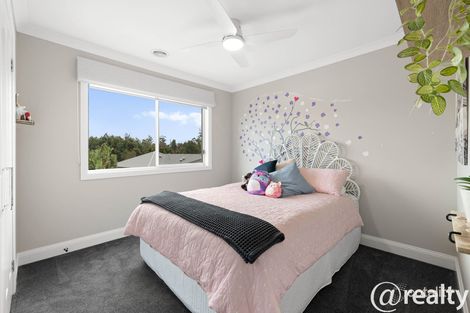 Property photo of 13 Waterview Close Drouin VIC 3818