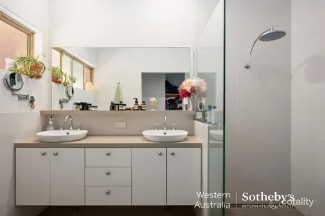 Property photo of 37 Swanbourne Street Fremantle WA 6160