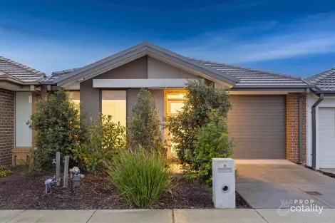 9 Palmdale Cres, Mambourin, VIC 3024