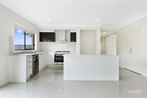 Property photo of 21 Lauder Place Romsey VIC 3434