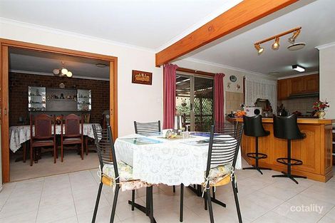 Property photo of 11 Medlar Court Mill Park VIC 3082