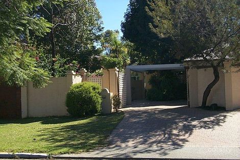 77 Macleod Rd, Applecross, WA 6153