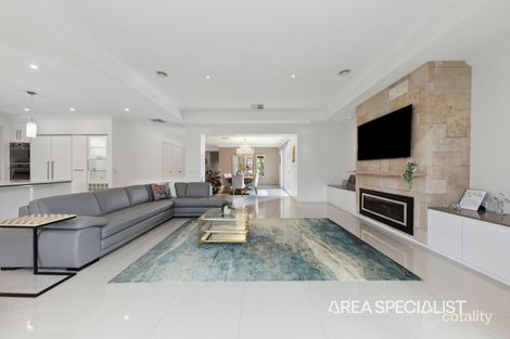 Property photo of 11 Hull Crescent Pakenham VIC 3810