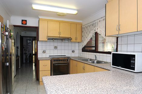 Property photo of 19 Selbourne Way Mulgrave VIC 3170