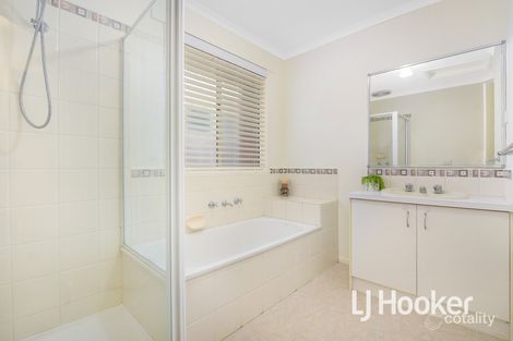 Property photo of 27 Oakland Drive Hampton Park VIC 3976