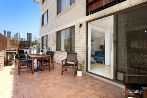 Property photo of 2/12 Second Avenue Broadbeach QLD 4218