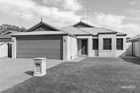 Property photo of 17 Tamcrest Loop Meadow Springs WA 6210